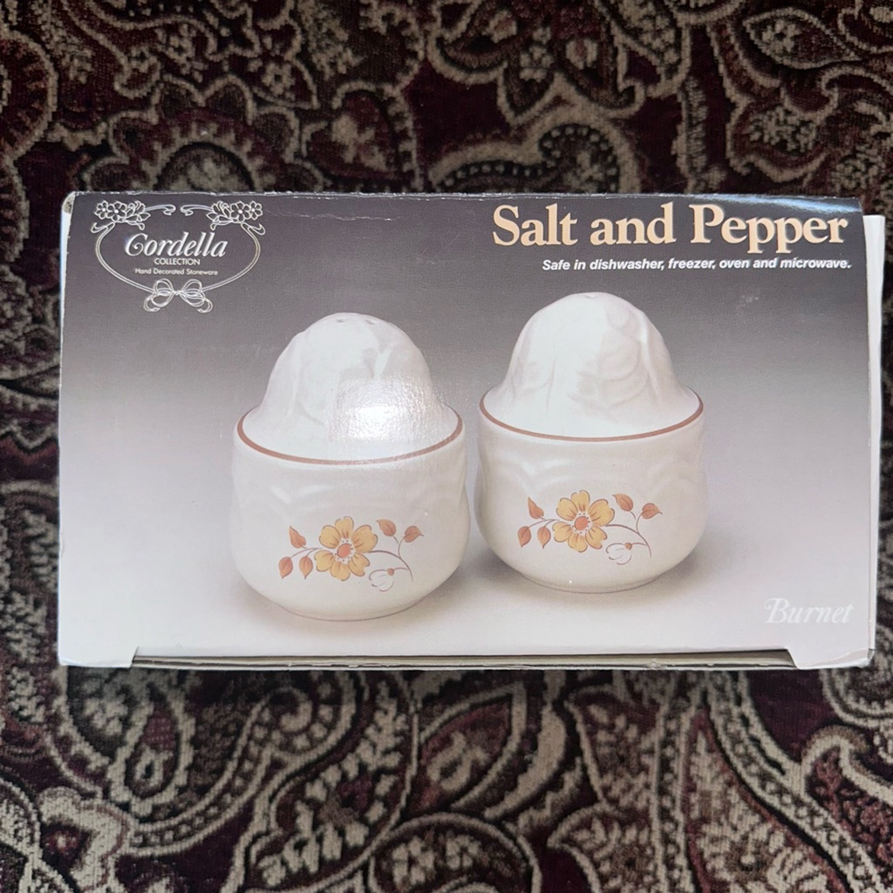 NOS Vintage Yamaka China Burnet Stoneware Salt & Pepper Shakers Japan